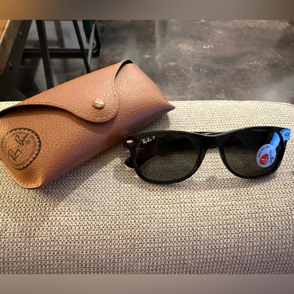 🔥NWT: Ray-Ban Sunglasses with Case